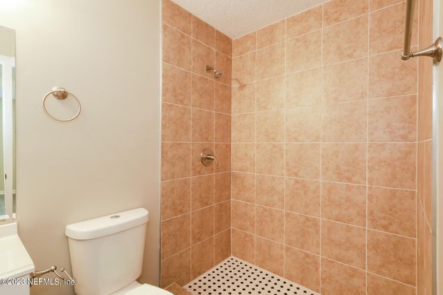 6353 TREE TOP Circle W, Jacksonville, FL 32244