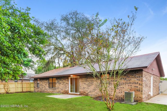 6353 TREE TOP Circle W, Jacksonville, FL 32244
