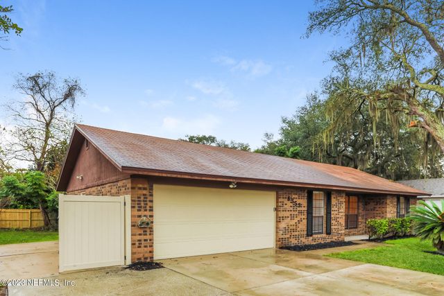 6353 TREE TOP Circle W, Jacksonville, FL 32244