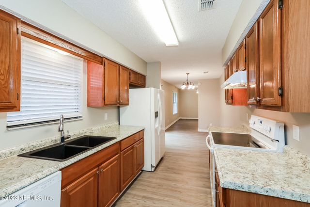 6353 TREE TOP Circle W, Jacksonville, FL 32244