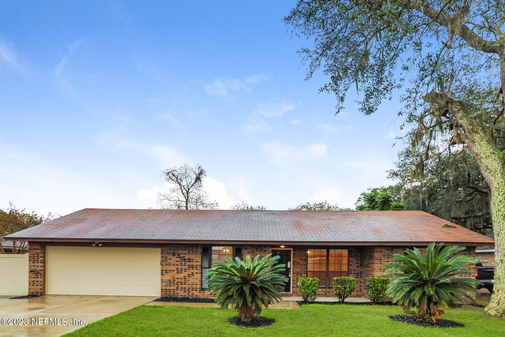 6353 TREE TOP Circle W, Jacksonville, FL 32244