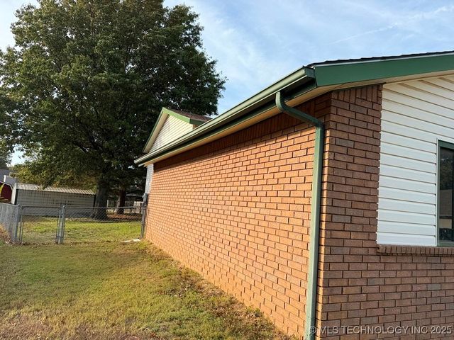 8 Dakota, Muskogee, OK 74403