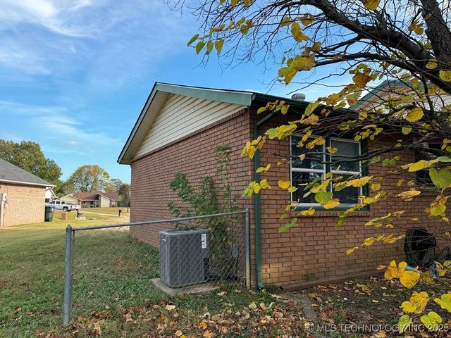 8 Dakota, Muskogee, OK 74403