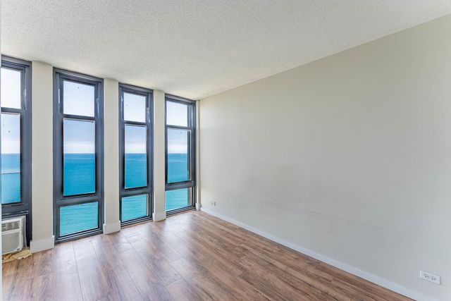 6700 S South Shore Drive 25K, Chicago, IL 60649