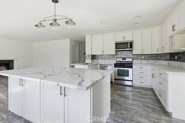 16261 Lake View Lane, Apple Valley, CA 92307