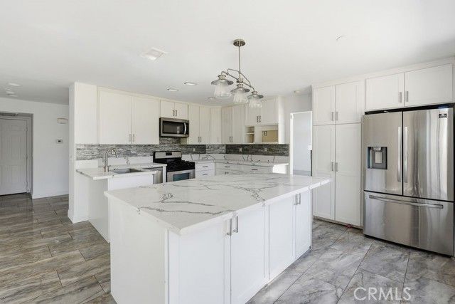 16261 Lake View Lane, Apple Valley, CA 92307