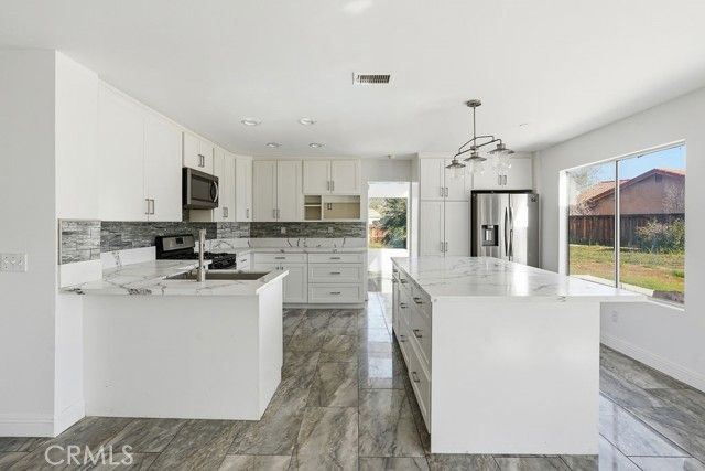 16261 Lake View Lane, Apple Valley, CA 92307