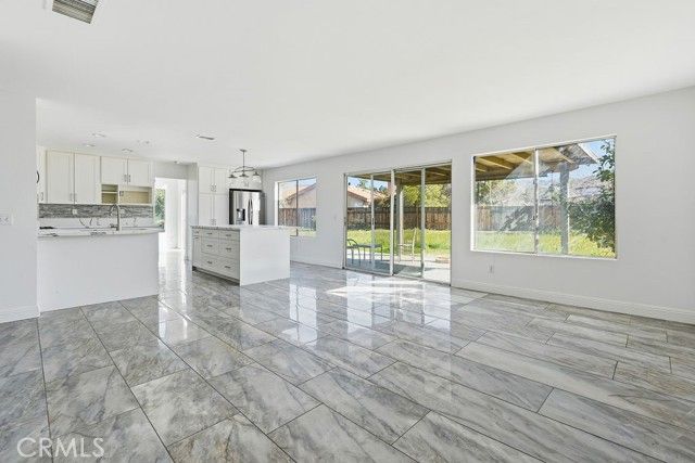 16261 Lake View Lane, Apple Valley, CA 92307