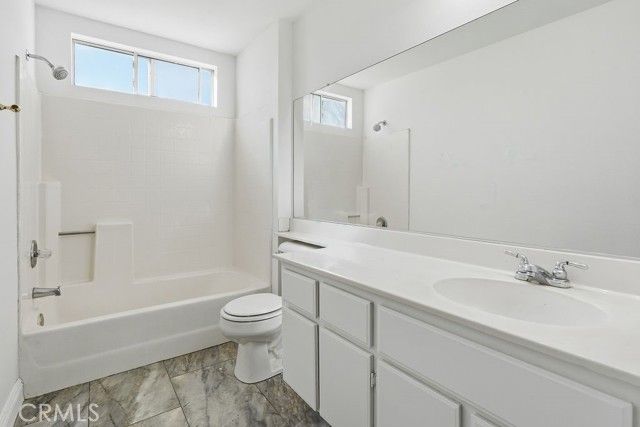 16261 Lake View Lane, Apple Valley, CA 92307