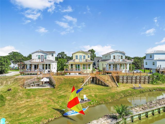 4436 Shady Lake Drive, Seabrook, TX 77586