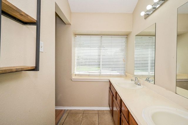 4218 Bridledon Lane, Houston, TX 77014