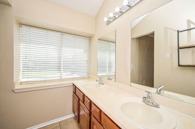 4218 Bridledon Lane, Houston, TX 77014