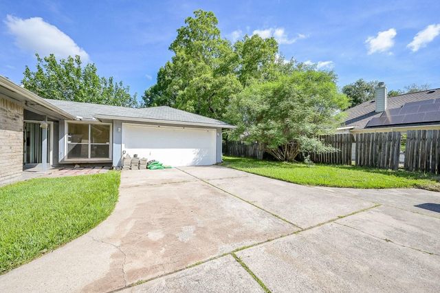4218 Bridledon Lane, Houston, TX 77014