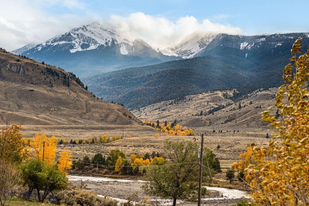 453 US Highway 89 S, Gardiner, MT 59030 photo 10