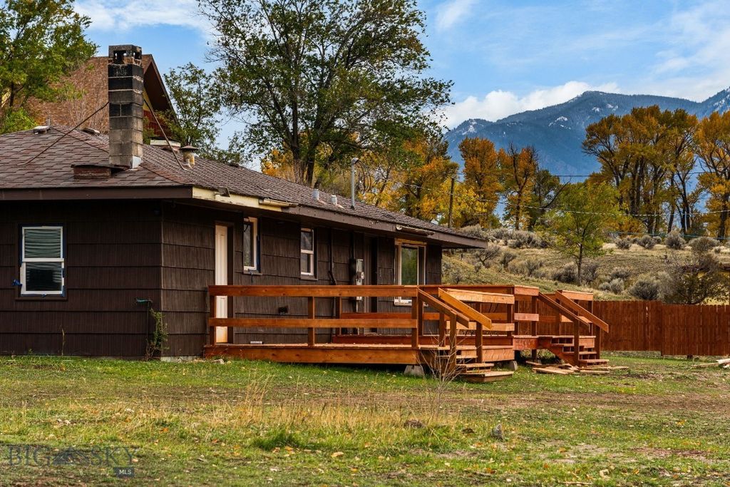 453 US Highway 89 S, Gardiner, MT 59030 photo 11