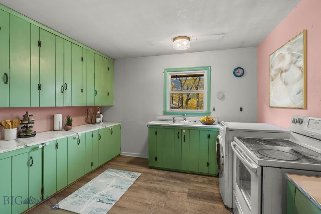 453 US Highway 89 S, Gardiner, MT 59030 photo 14