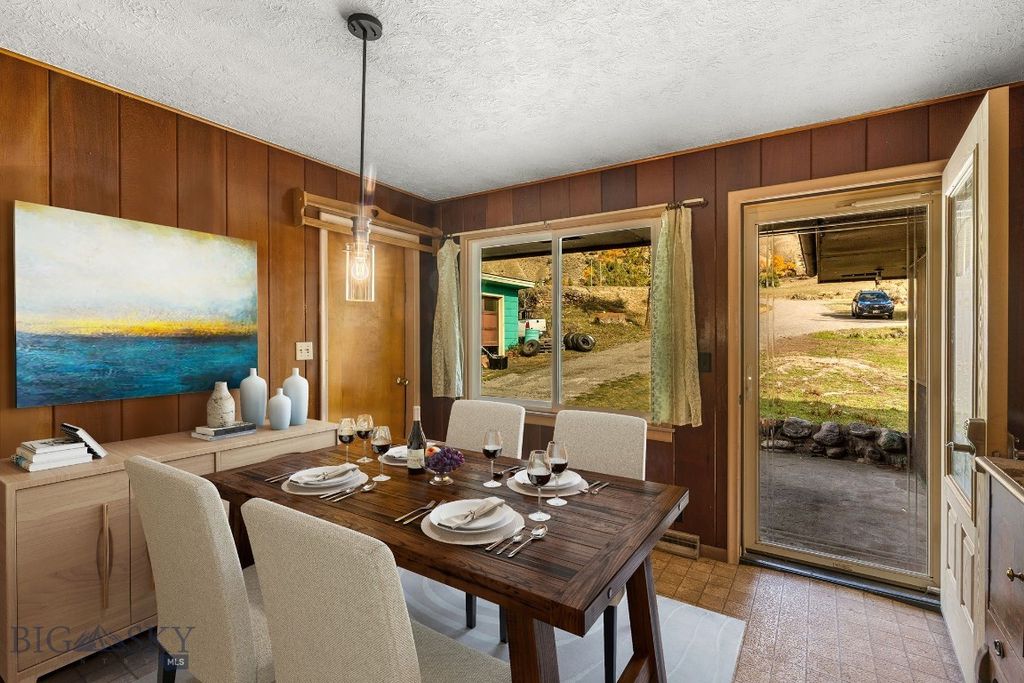 453 US Highway 89 S, Gardiner, MT 59030 photo 17