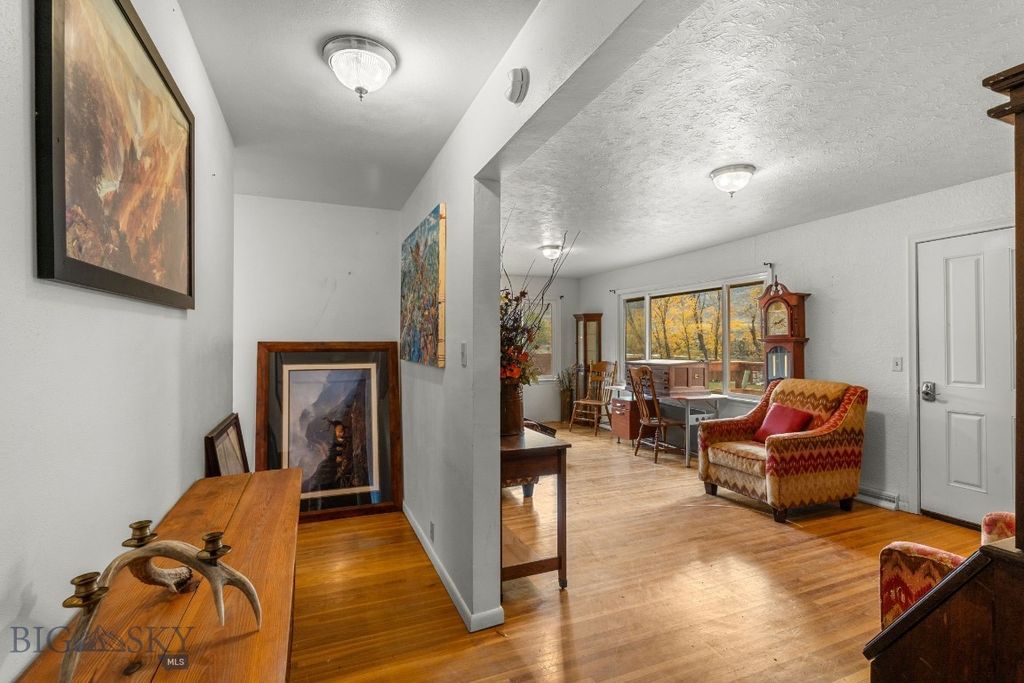 453 US Highway 89 S, Gardiner, MT 59030 photo 18