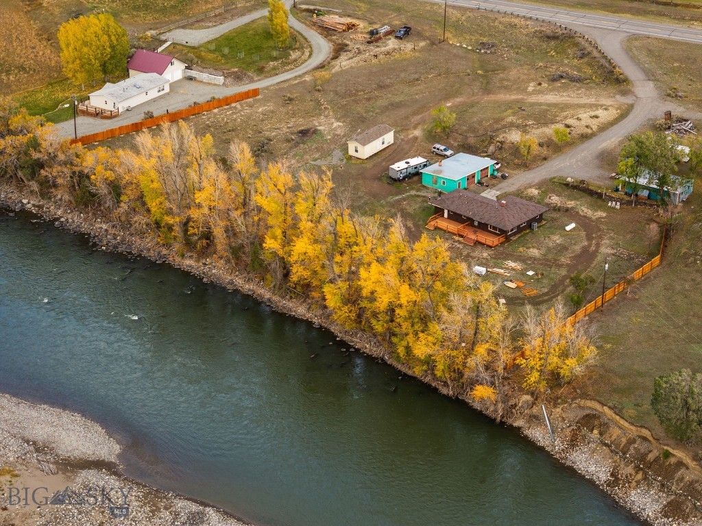 453 US Highway 89 S, Gardiner, MT 59030 photo 3