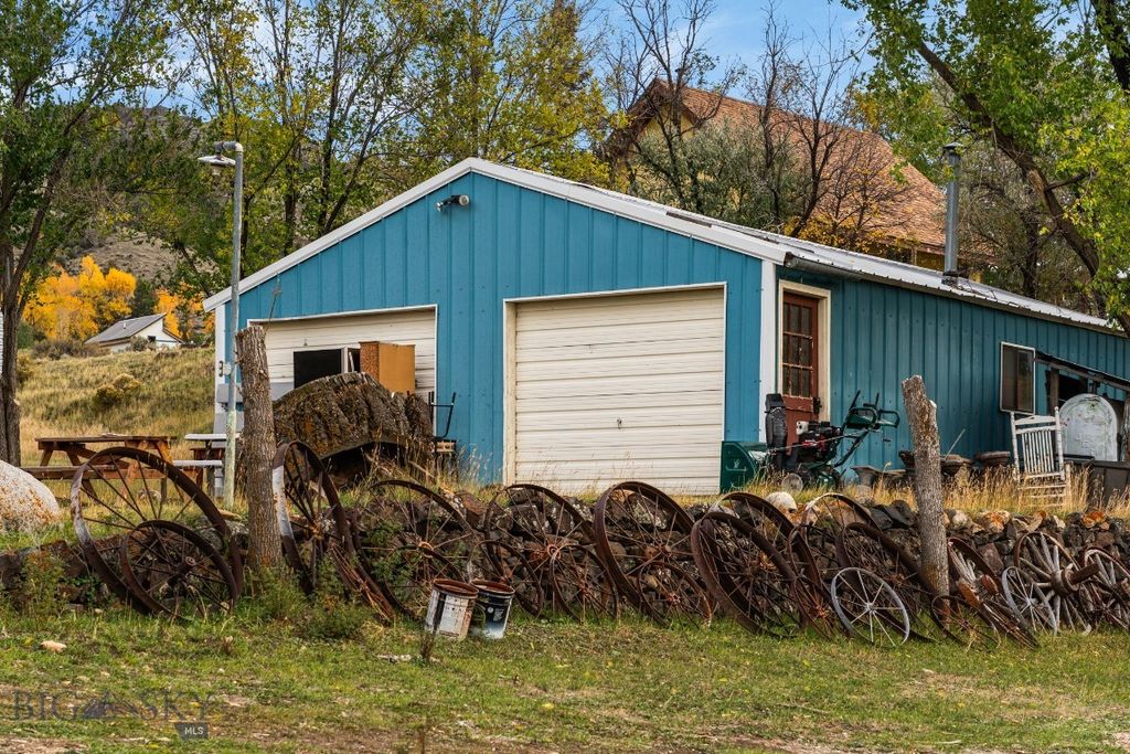 453 US Highway 89 S, Gardiner, MT 59030 photo 30