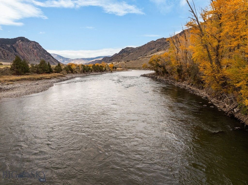 453 US Highway 89 S, Gardiner, MT 59030 photo 33