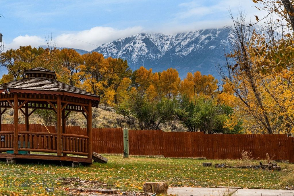 453 US Highway 89 S, Gardiner, MT 59030 photo 35