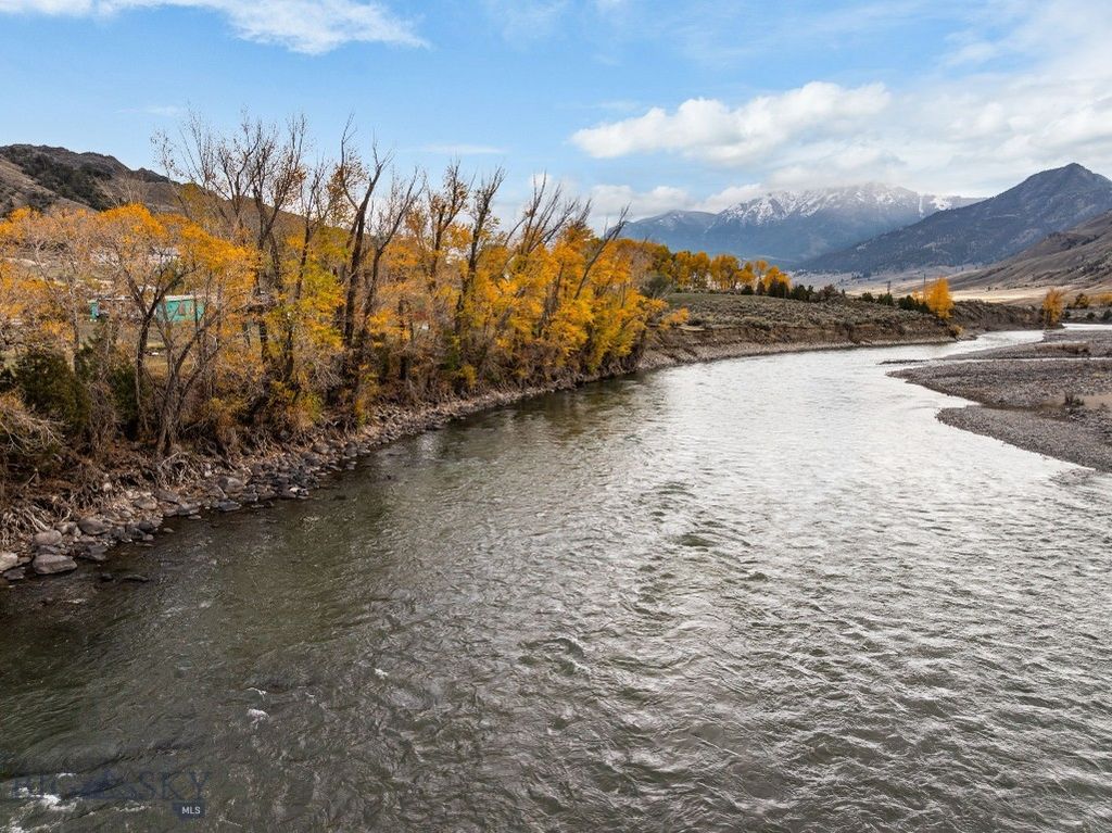 453 US Highway 89 S, Gardiner, MT 59030 photo 7