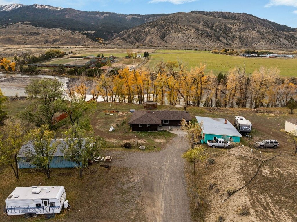 453 US Highway 89 S, Gardiner, MT 59030 photo 8