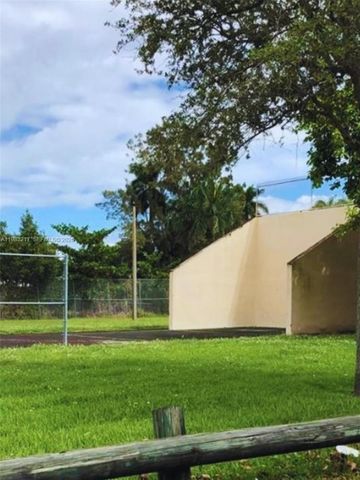 217 NW 84th St 217, Miami, FL 33150