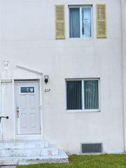217 NW 84th St 217, Miami, FL 33150