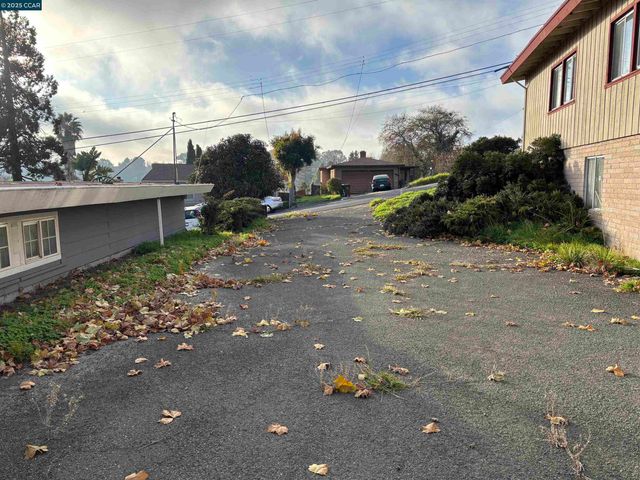 601 Napa Ave, Rodeo, CA 94572