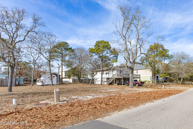 133 NE 7th Street, Oak Island, NC 28465