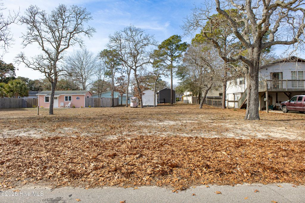 133 NE 7th Street, Oak Island, NC 28465