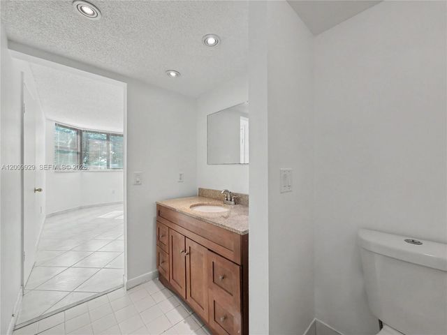 7451 NW 16th St 110, Plantation, FL 33313