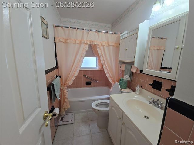 23776 Normandy Avenue, Eastpointe, MI 48021
