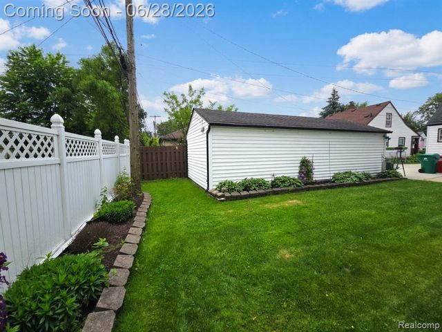 23776 Normandy Avenue, Eastpointe, MI 48021