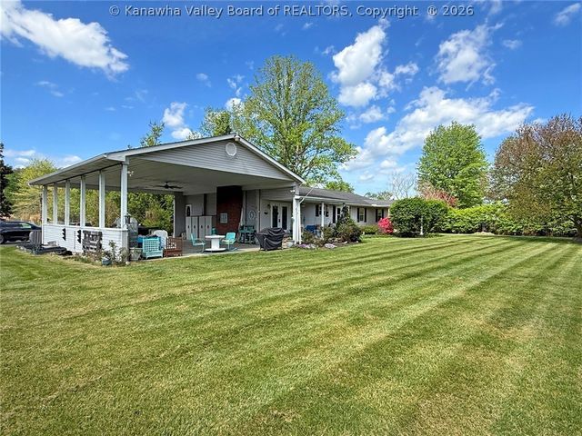 16 Christy Lane, Winfield, WV 25213
