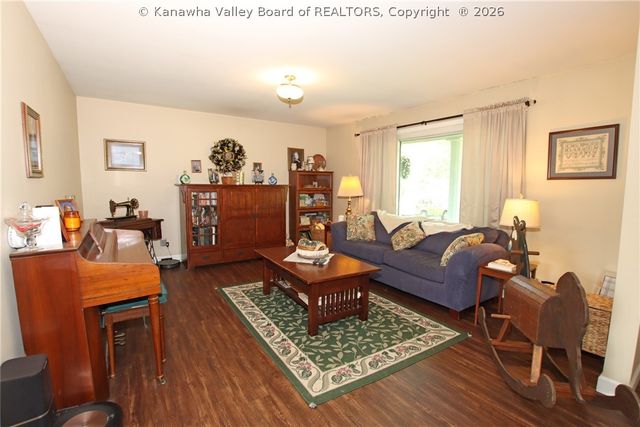 16 Christy Lane, Winfield, WV 25213