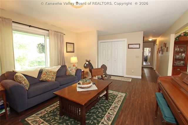 16 Christy Lane, Winfield, WV 25213