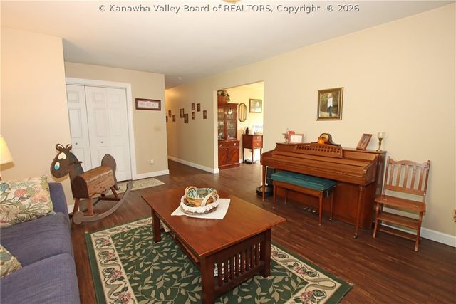 16 Christy Lane, Winfield, WV 25213
