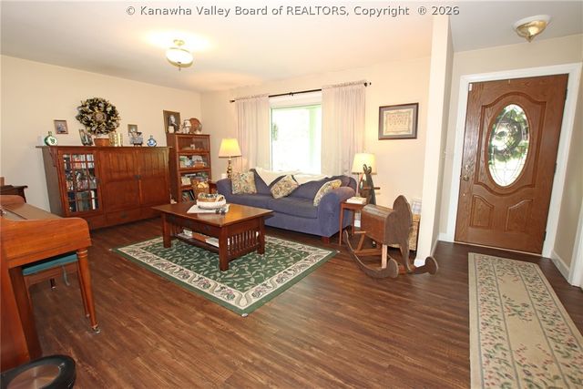 16 Christy Lane, Winfield, WV 25213