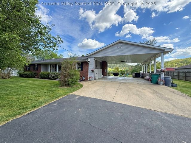 16 Christy Lane, Winfield, WV 25213