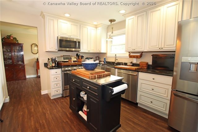 16 Christy Lane, Winfield, WV 25213
