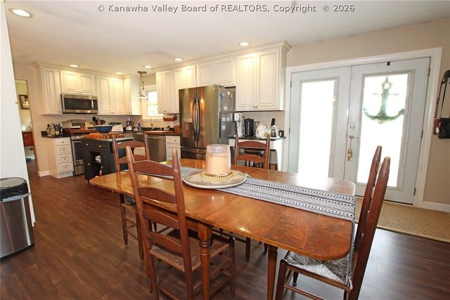 16 Christy Lane, Winfield, WV 25213