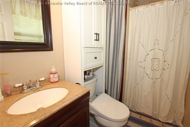 16 Christy Lane, Winfield, WV 25213