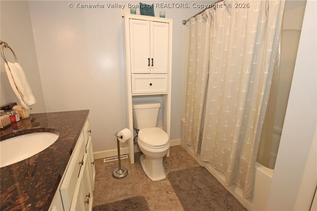 16 Christy Lane, Winfield, WV 25213