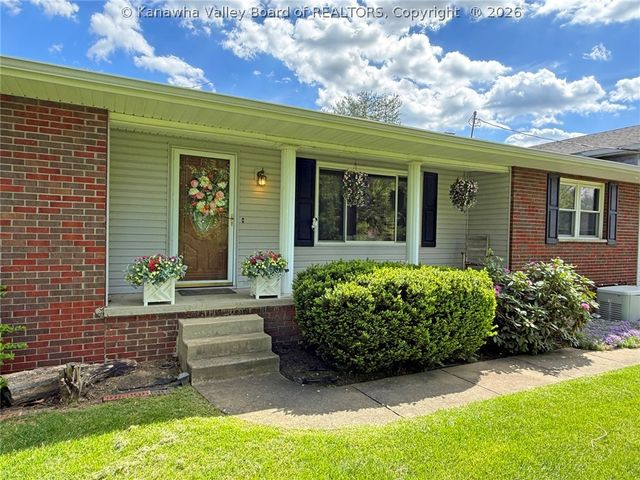 16 Christy Lane, Winfield, WV 25213