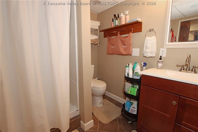 16 Christy Lane, Winfield, WV 25213