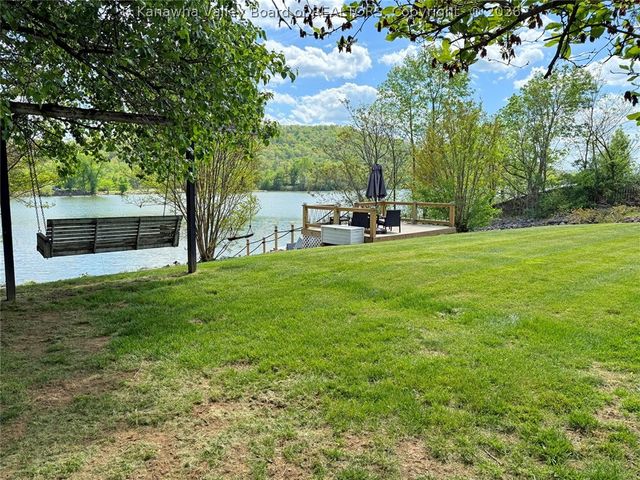 16 Christy Lane, Winfield, WV 25213
