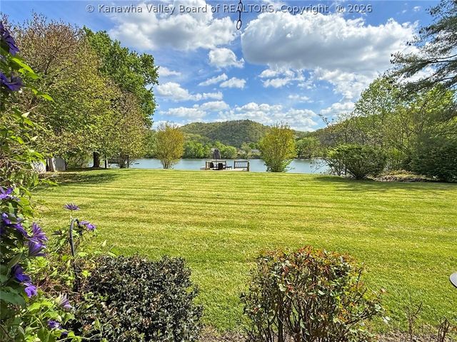 16 Christy Lane, Winfield, WV 25213